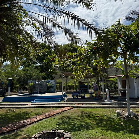Hostal Eco-Aventura มอนตาญิตาร์ ภายนอก รูปภาพ