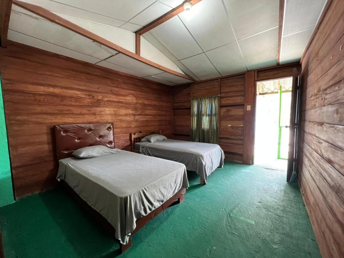 Hostal Eco-Aventura มอนตาญิตาร์ ภายนอก รูปภาพ