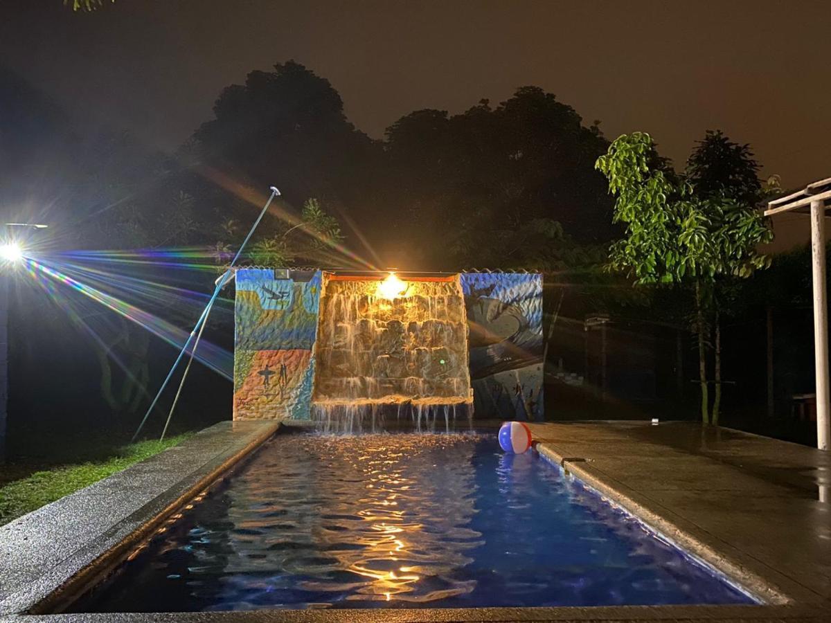 Hostal Eco-Aventura มอนตาญิตาร์ ภายนอก รูปภาพ