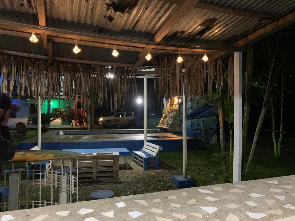 Hostal Eco-Aventura มอนตาญิตาร์ ภายนอก รูปภาพ