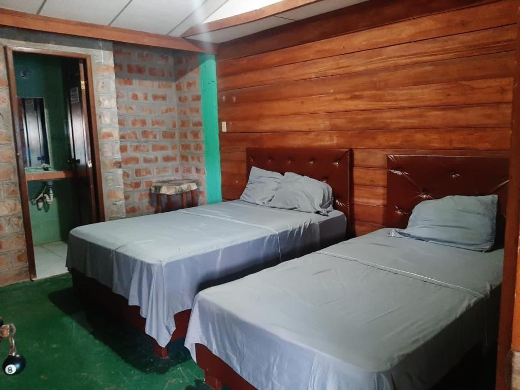 Hostal Eco-Aventura มอนตาญิตาร์ ภายนอก รูปภาพ