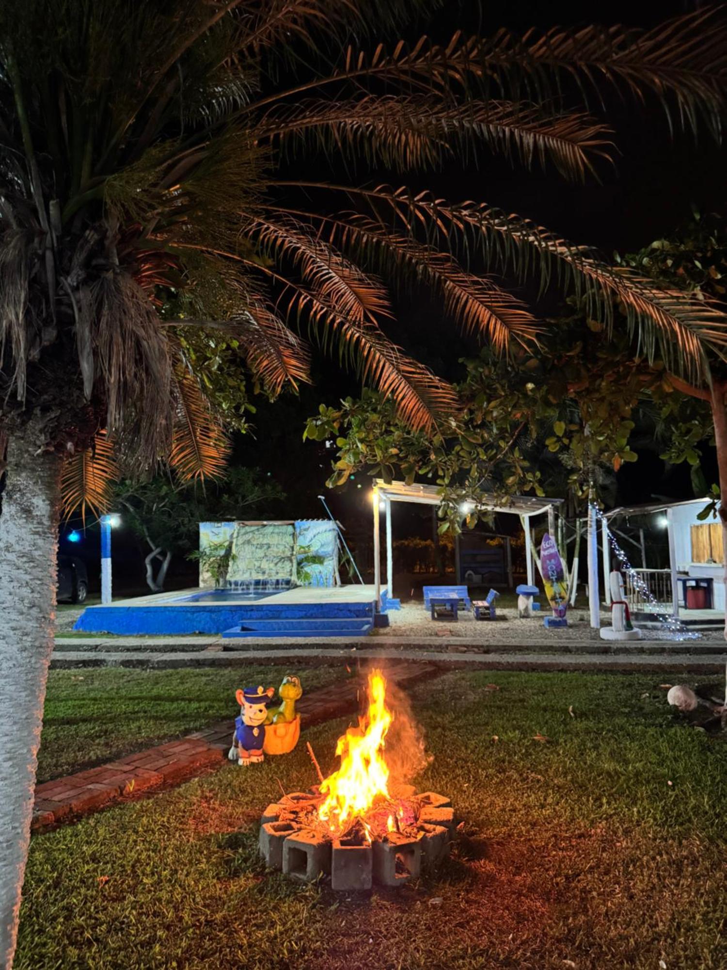 Hostal Eco-Aventura มอนตาญิตาร์ ภายนอก รูปภาพ