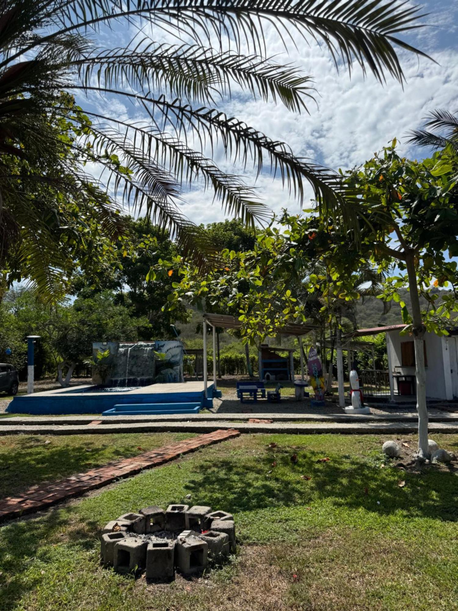Hostal Eco-Aventura มอนตาญิตาร์ ภายนอก รูปภาพ